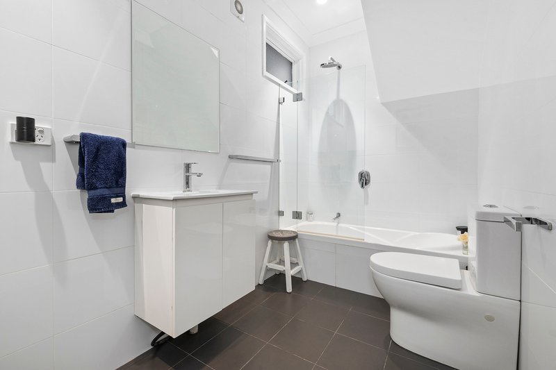 Photo - 15 Roseberry Street, Balmain NSW 2041 - Image 7