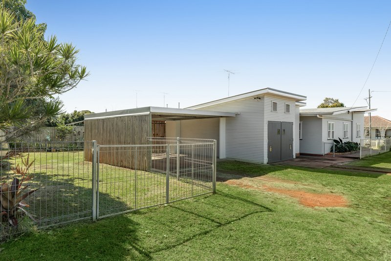 Photo - 15 Rosina Street, Newtown QLD 4350 - Image 3