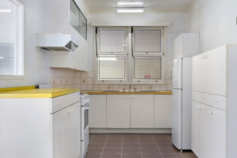 Photo - 15 Rowley Street, Seven Hills NSW 2147 - Image 3