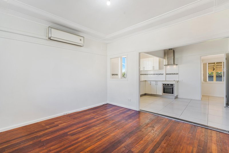 Photo - 15 Rowley Street, Smithfield NSW 2164 - Image 3