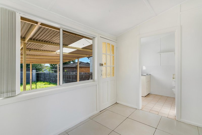 Photo - 15 Rowley Street, Smithfield NSW 2164 - Image 9