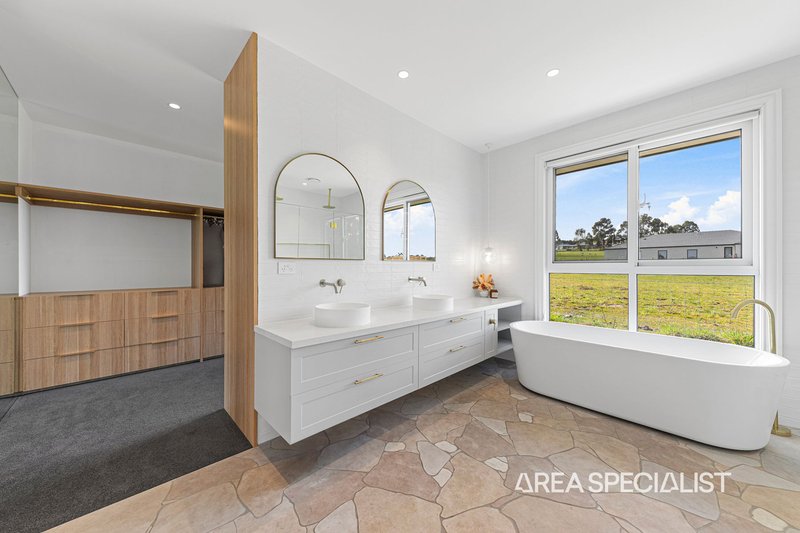 Photo - 15 Royal Pines Drive, Drouin VIC 3818 - Image 11