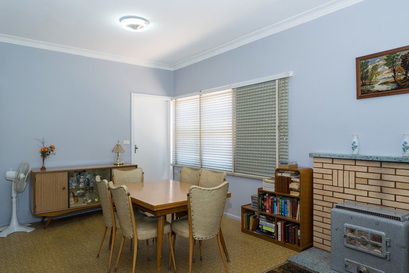 Photo - 15 Roycox Crescent, Dubbo NSW 2830 - Image 6