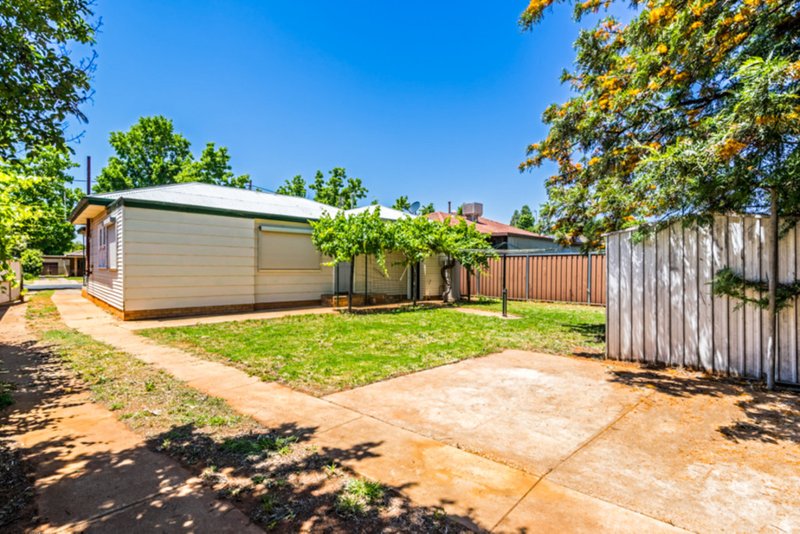 Photo - 15 Roycox Crescent, Dubbo NSW 2830 - Image 10