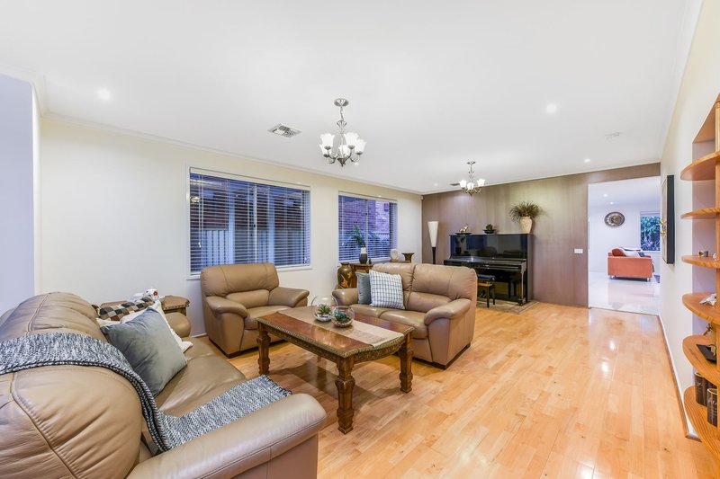 Photo - 15 Ruby Place, Springvale VIC 3171 - Image 4