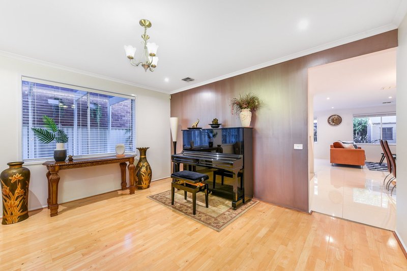 Photo - 15 Ruby Place, Springvale VIC 3171 - Image 5