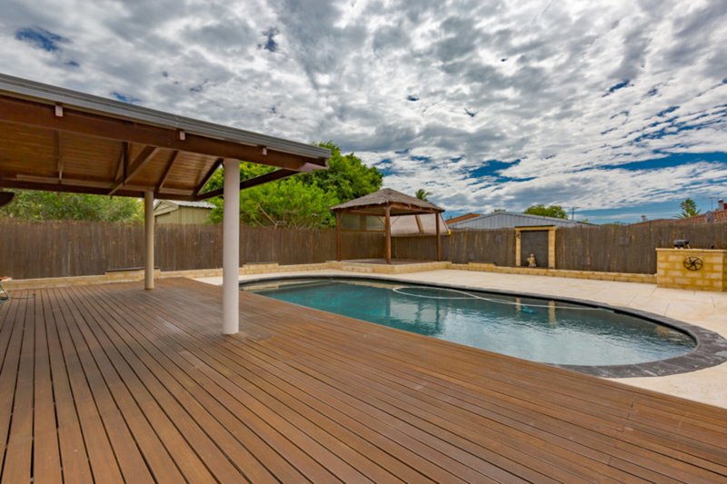 15 Salcombe Way, Warnbro WA 6169