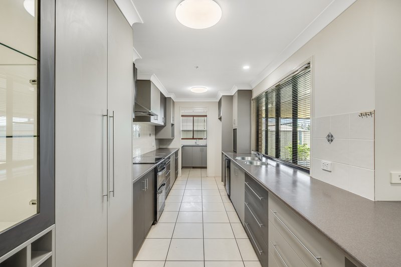 Photo - 15 Salisbury Street, Darling Heights QLD 4350 - Image 7