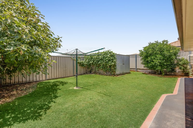 Photo - 15 Salisbury Street, Darling Heights QLD 4350 - Image 16