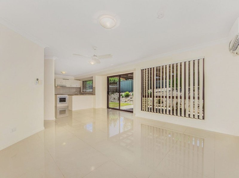 Photo - 15 Sandalwood Street, Sinnamon Park QLD 4073 - Image 3