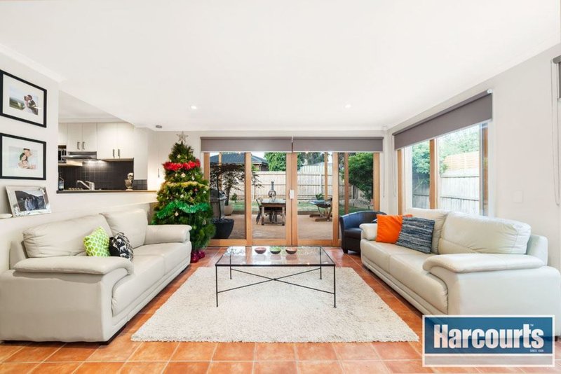 Photo - 15 Sandhurst Road, Wantirna VIC 3152 - Image 2