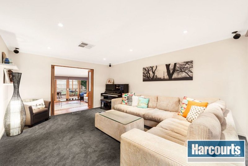 Photo - 15 Sandhurst Road, Wantirna VIC 3152 - Image 3