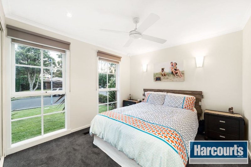 Photo - 15 Sandhurst Road, Wantirna VIC 3152 - Image 5