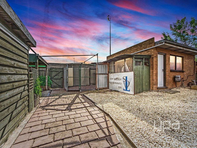 Photo - 15 Sandra Street, Kings Park VIC 3021 - Image 9