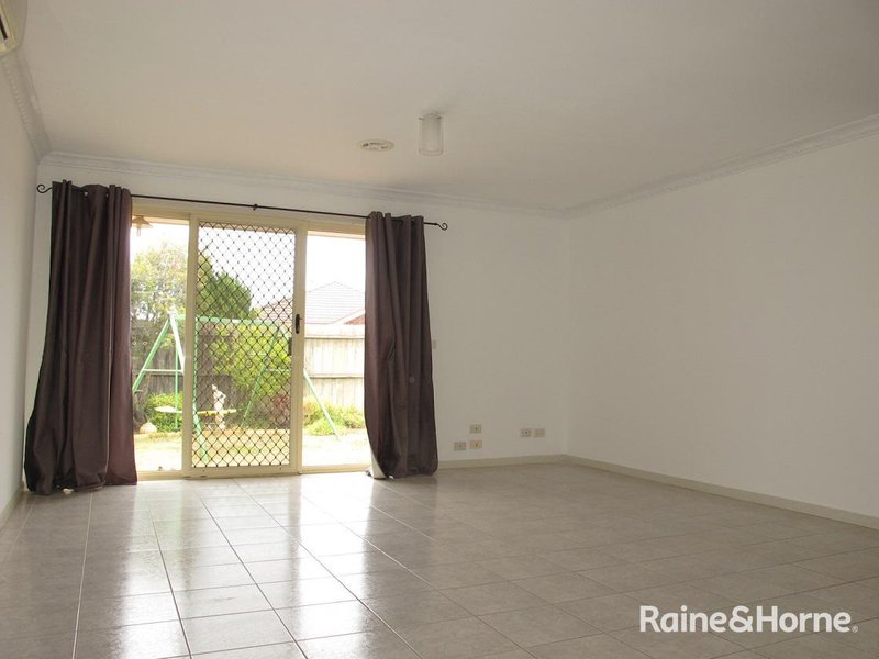 Photo - 15 Santolin Drive, Hillside VIC 3037 - Image 4