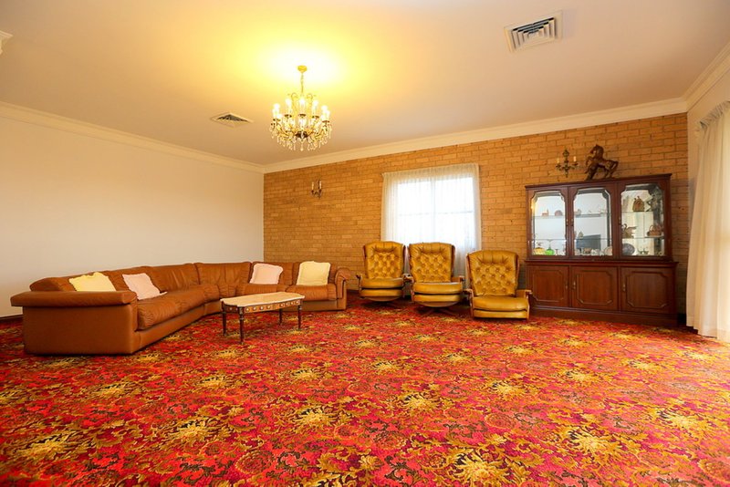 Photo - 15 Saric Avenue, Georges Hall NSW 2198 - Image 2