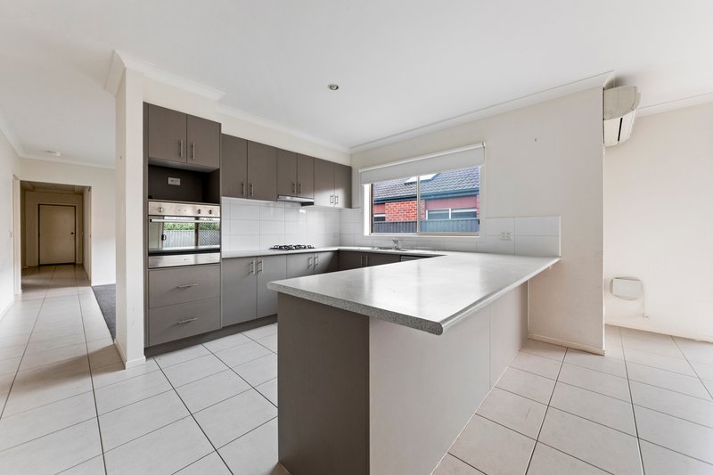 Photo - 15 Sarton Link, Pakenham VIC 3810 - Image 3