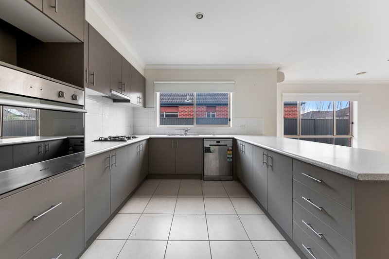 Photo - 15 Sarton Link, Pakenham VIC 3810 - Image 4