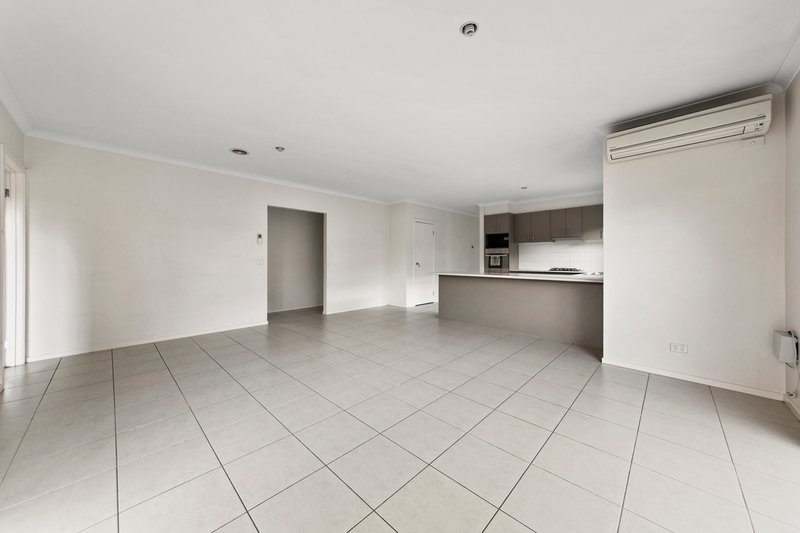 Photo - 15 Sarton Link, Pakenham VIC 3810 - Image 6