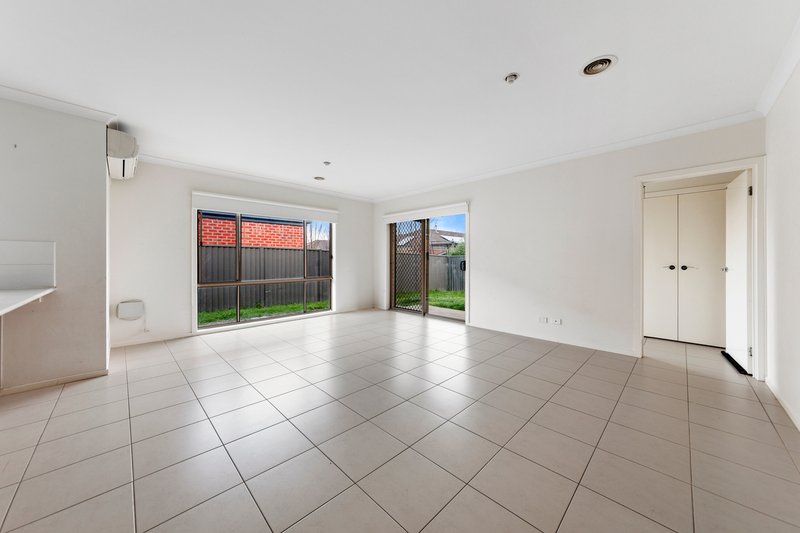 Photo - 15 Sarton Link, Pakenham VIC 3810 - Image 7