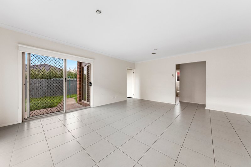 Photo - 15 Sarton Link, Pakenham VIC 3810 - Image 8