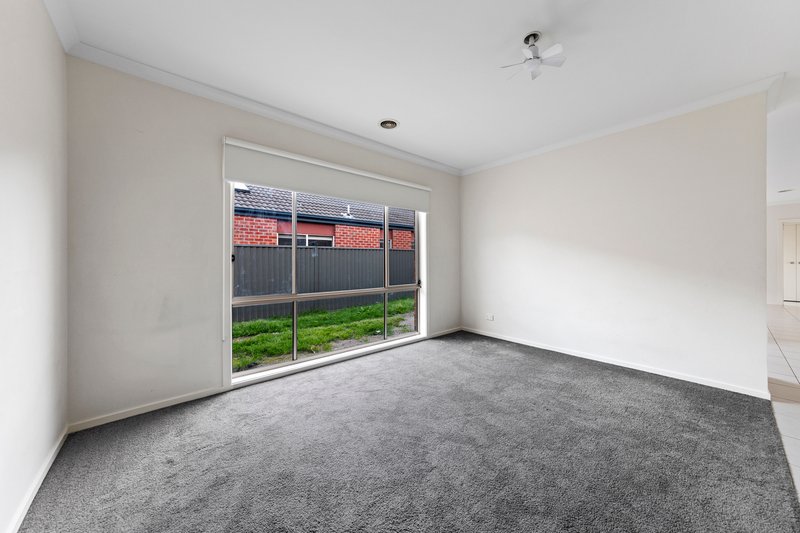 Photo - 15 Sarton Link, Pakenham VIC 3810 - Image 11