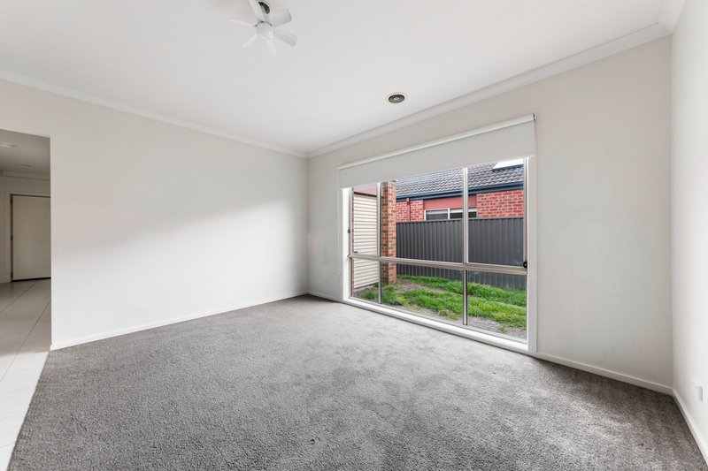 Photo - 15 Sarton Link, Pakenham VIC 3810 - Image 12