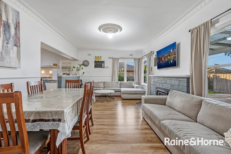Photo - 15 Savage Street, Pakenham VIC 3810 - Image 3