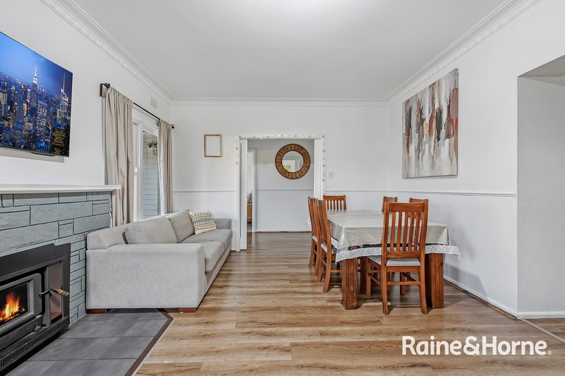 Photo - 15 Savage Street, Pakenham VIC 3810 - Image 4