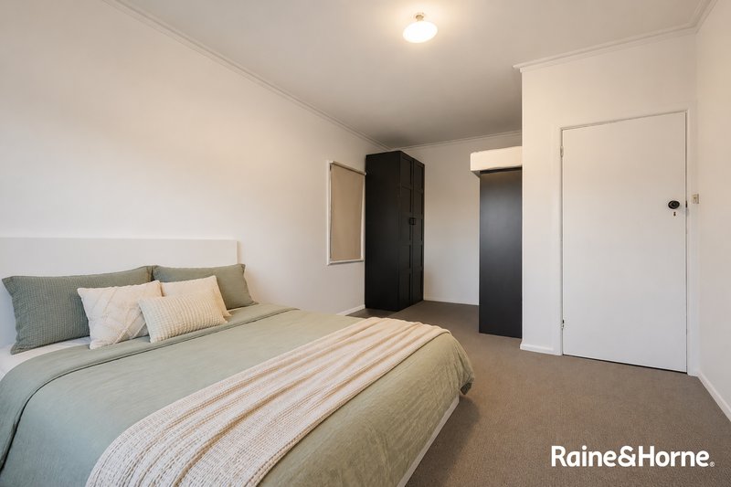 Photo - 15 Savage Street, Pakenham VIC 3810 - Image 5