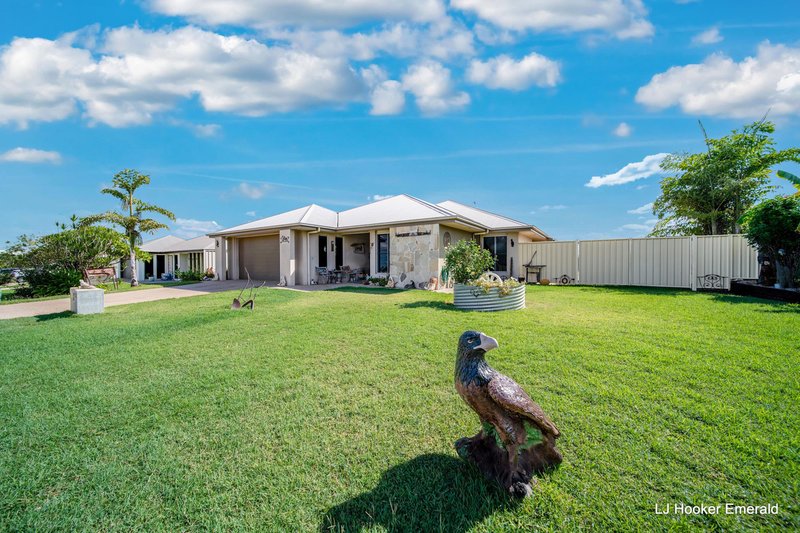 Photo - 15 Saville Street, Emerald QLD 4720 - Image 2