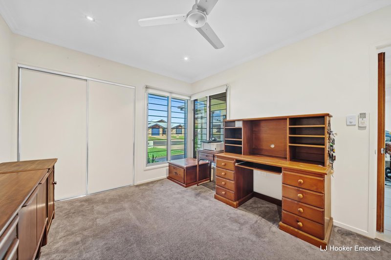 Photo - 15 Saville Street, Emerald QLD 4720 - Image 5