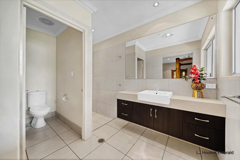 Photo - 15 Saville Street, Emerald QLD 4720 - Image 7