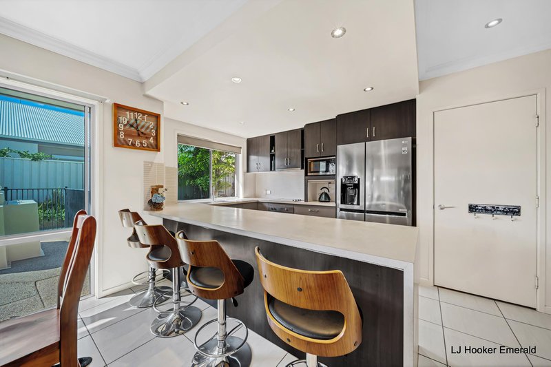 Photo - 15 Saville Street, Emerald QLD 4720 - Image 11