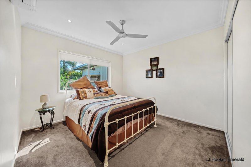 Photo - 15 Saville Street, Emerald QLD 4720 - Image 17