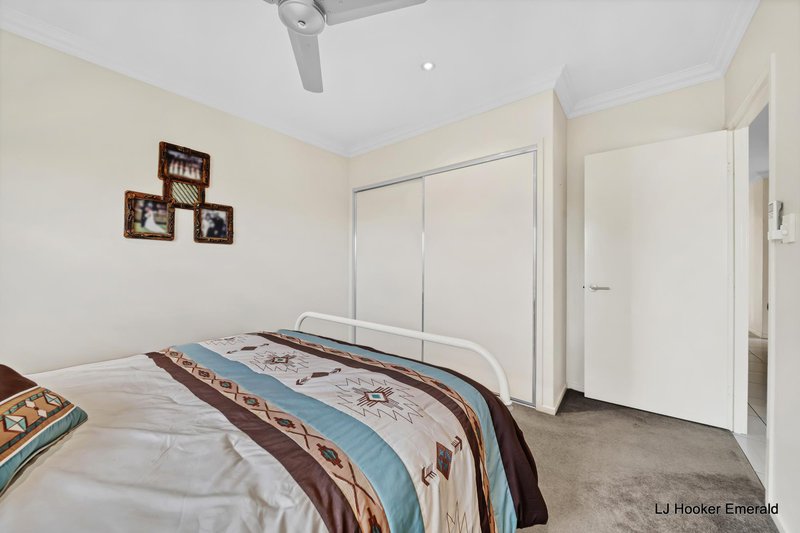 Photo - 15 Saville Street, Emerald QLD 4720 - Image 18