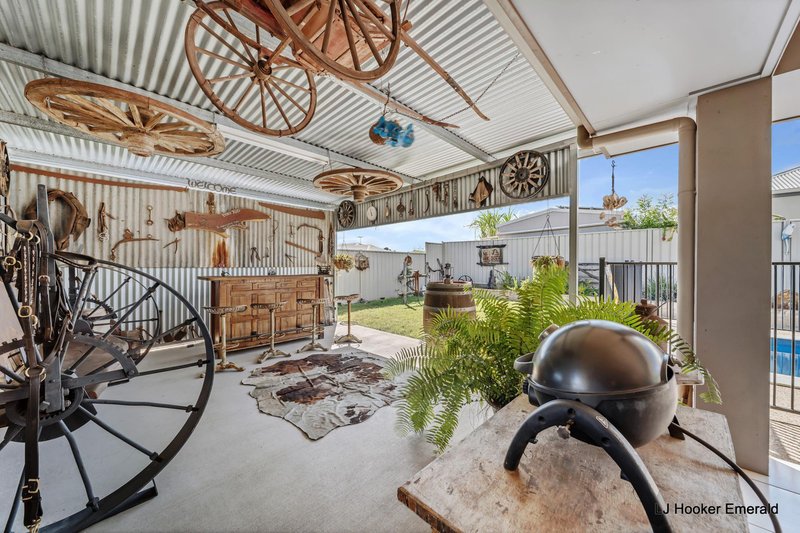 Photo - 15 Saville Street, Emerald QLD 4720 - Image 22