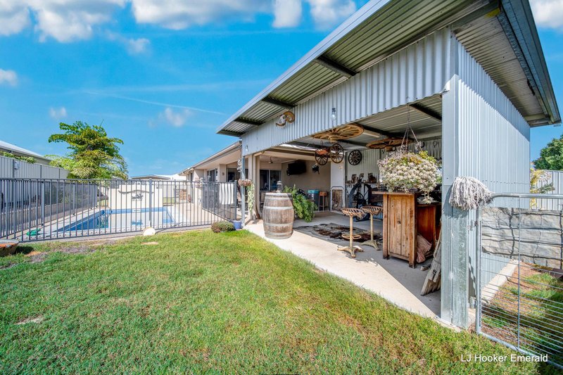 Photo - 15 Saville Street, Emerald QLD 4720 - Image 23