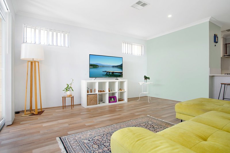 Photo - 15 Sayana Road, Jindalee WA 6036 - Image 7