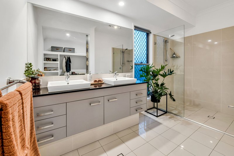 Photo - 15 Scenic Crescent, Coomera QLD 4209 - Image 6