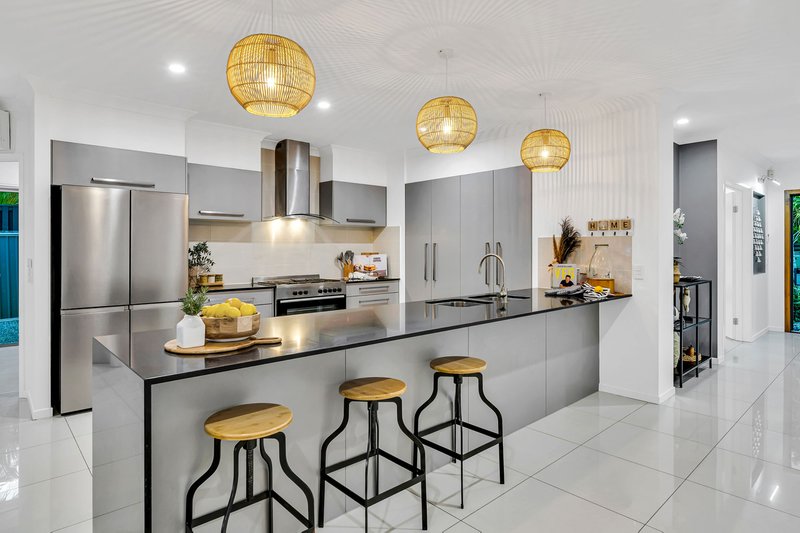 Photo - 15 Scenic Crescent, Coomera QLD 4209 - Image 8