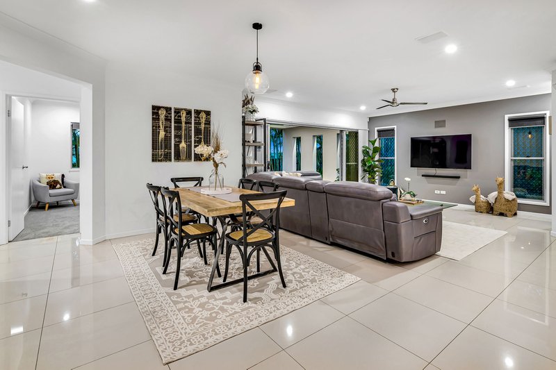 Photo - 15 Scenic Crescent, Coomera QLD 4209 - Image 11