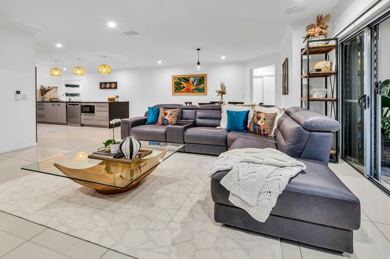 Photo - 15 Scenic Crescent, Coomera QLD 4209 - Image 13