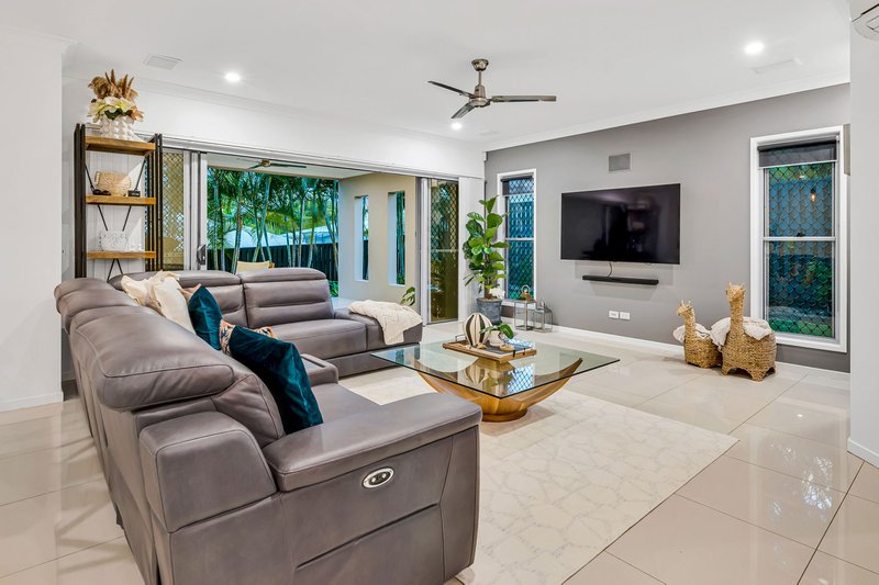 Photo - 15 Scenic Crescent, Coomera QLD 4209 - Image 14
