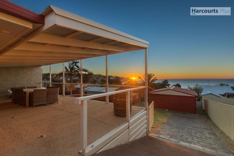 Photo - 15 Seaview Avenue, Hallett Cove SA 5158 - Image 2