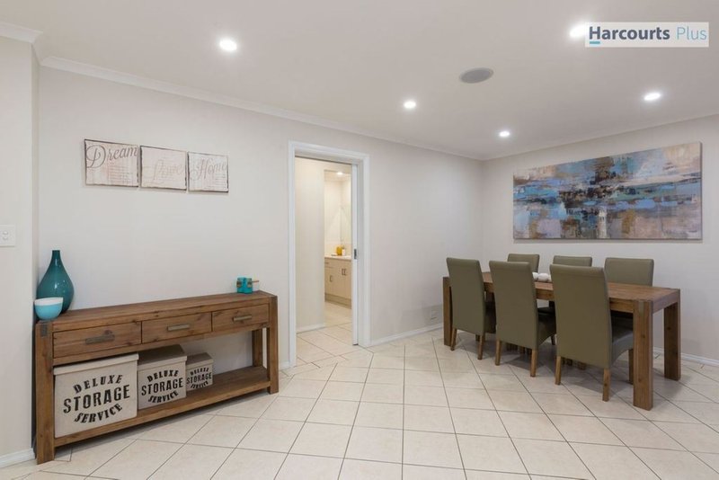 Photo - 15 Seaview Avenue, Hallett Cove SA 5158 - Image 8