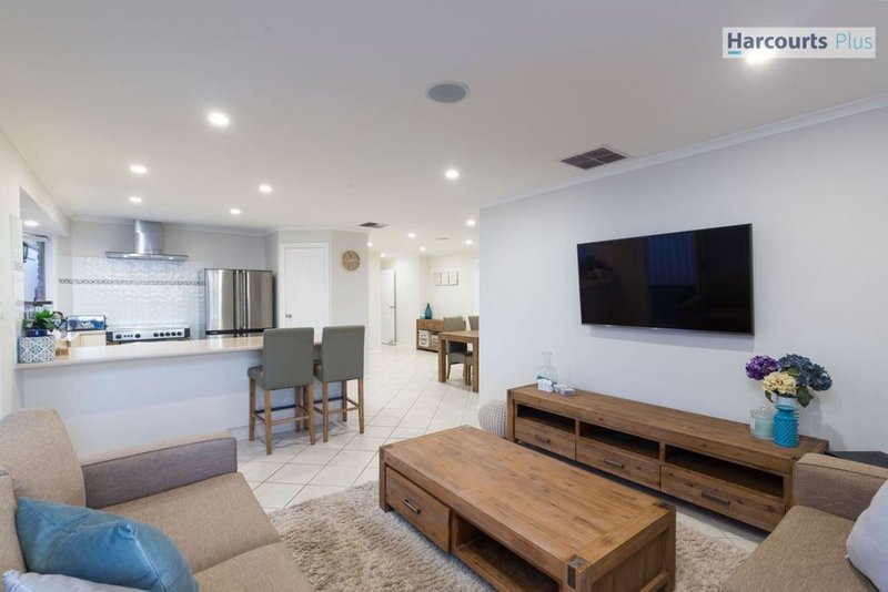 Photo - 15 Seaview Avenue, Hallett Cove SA 5158 - Image 10