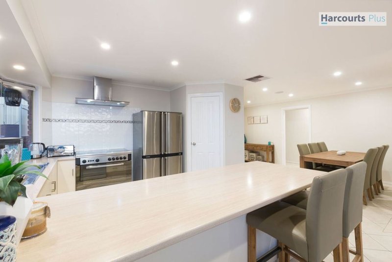 Photo - 15 Seaview Avenue, Hallett Cove SA 5158 - Image 12