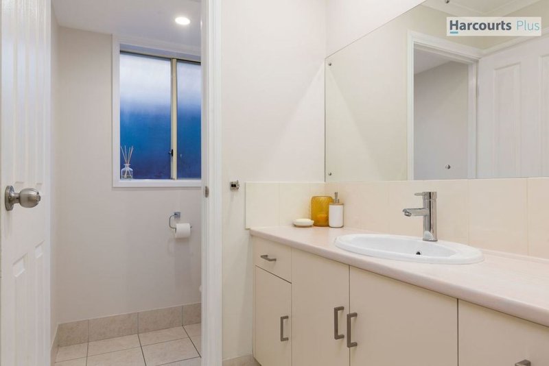 Photo - 15 Seaview Avenue, Hallett Cove SA 5158 - Image 13