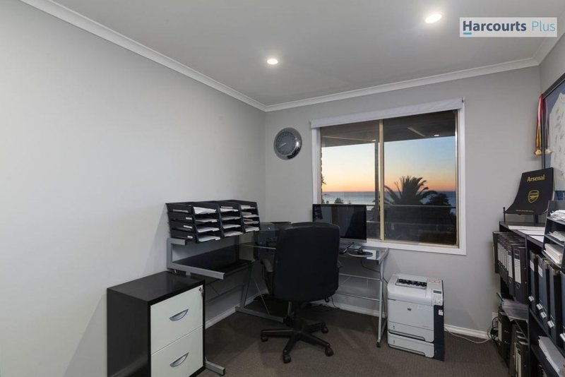 Photo - 15 Seaview Avenue, Hallett Cove SA 5158 - Image 15